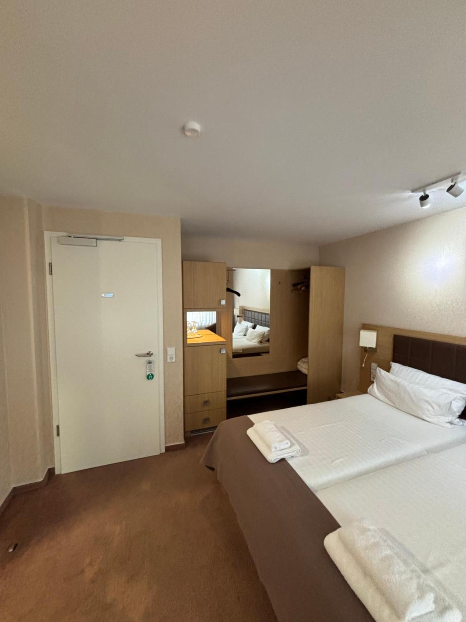 Hotel Ortel Gmbh Besigheim Buitenkant foto