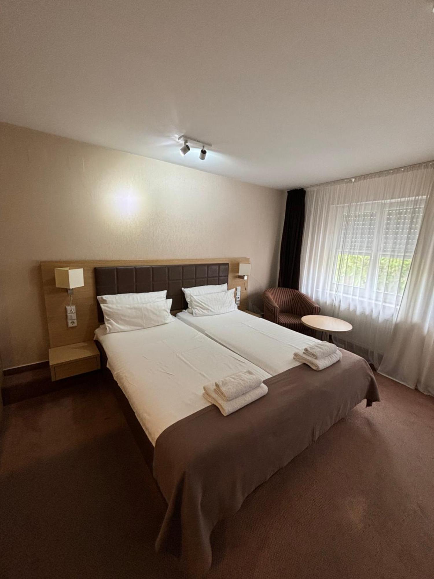 Hotel Ortel Gmbh Besigheim Buitenkant foto