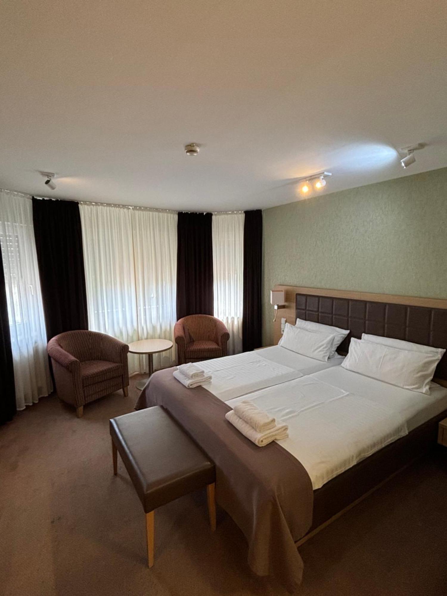 Hotel Ortel Gmbh Besigheim Buitenkant foto