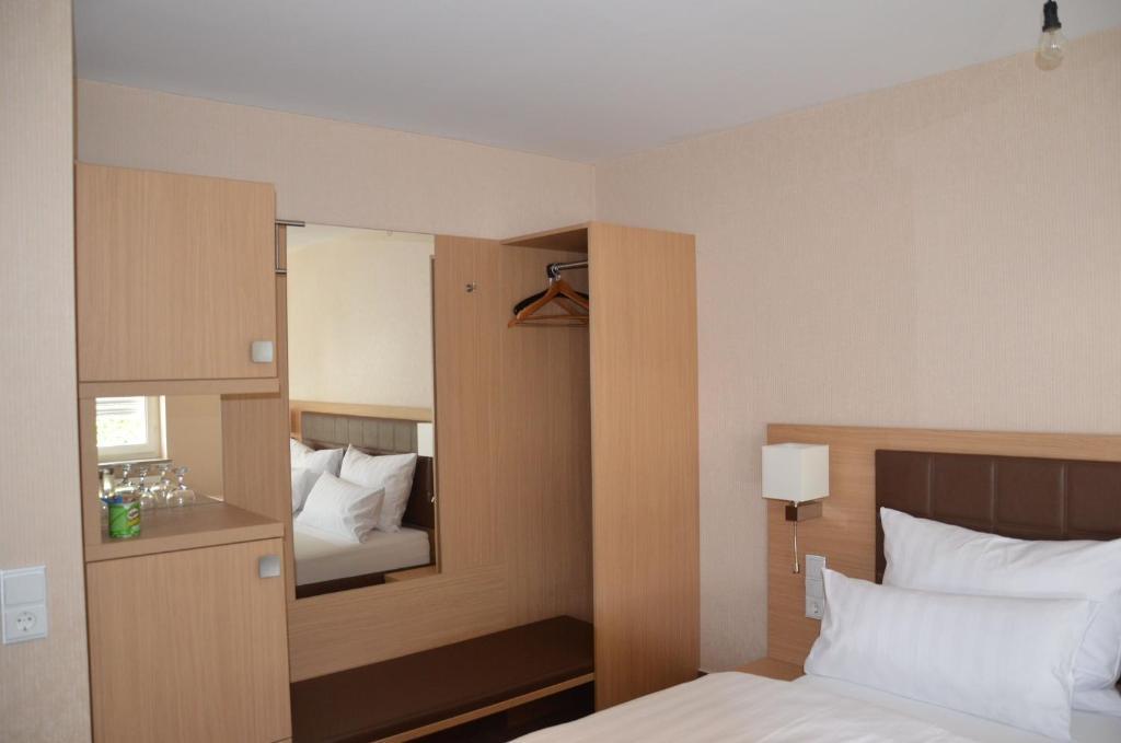 Hotel Ortel Gmbh Besigheim Kamer foto